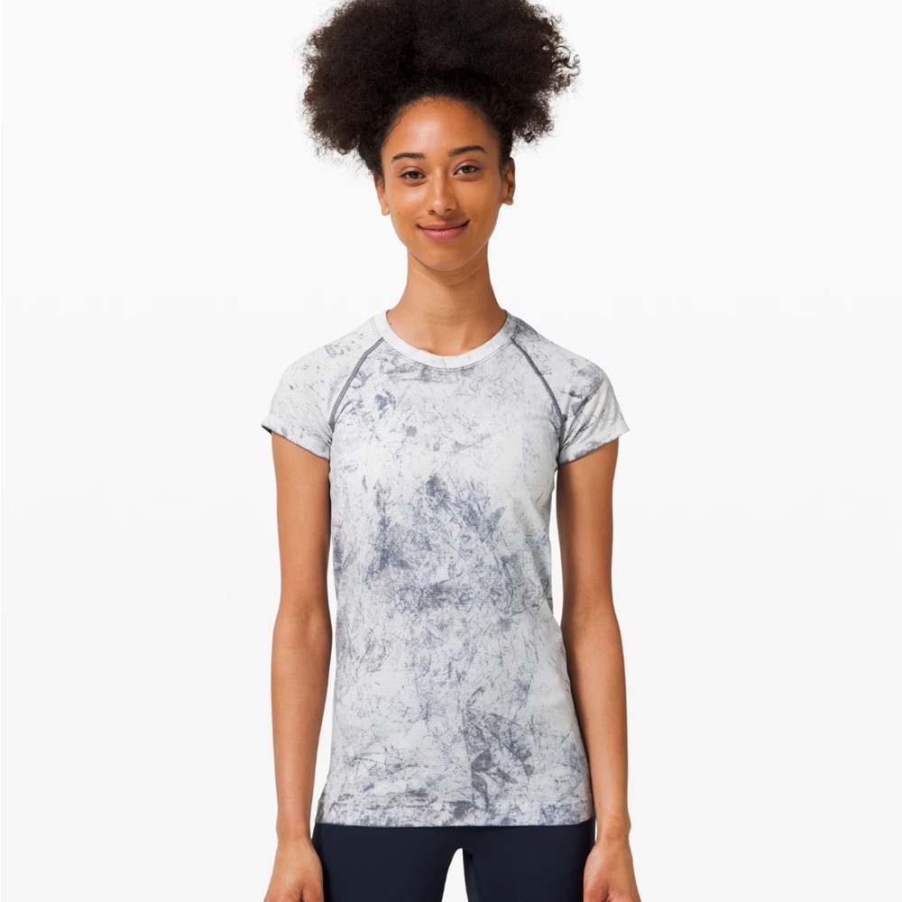 Lululemon Swiftly Tech Short Sleeve 2.0 Blue and Gray Tie Dye Size 8
